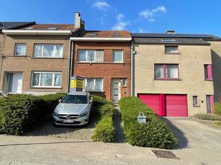 Deze gerenoveerde woning biedt een ideale combinatie van comfort, ruimte en een toplocatie nabij het centrum van Asse, het Laarbeekbos, UZ Brussel...