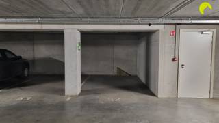 Centraal gelegen, in het project Midden in Boechout, wordt deze autostaanplaats te koop aangeboden.De parking is onmiddellijk beschikbaar. * Gelegen...