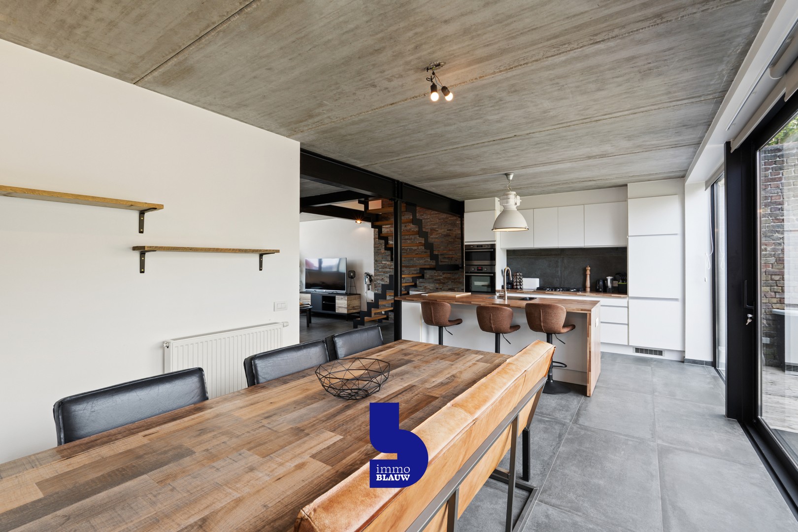 Uniek appartement met feeërieke tuin en karaktervolle industriële uitstraling - foto 5