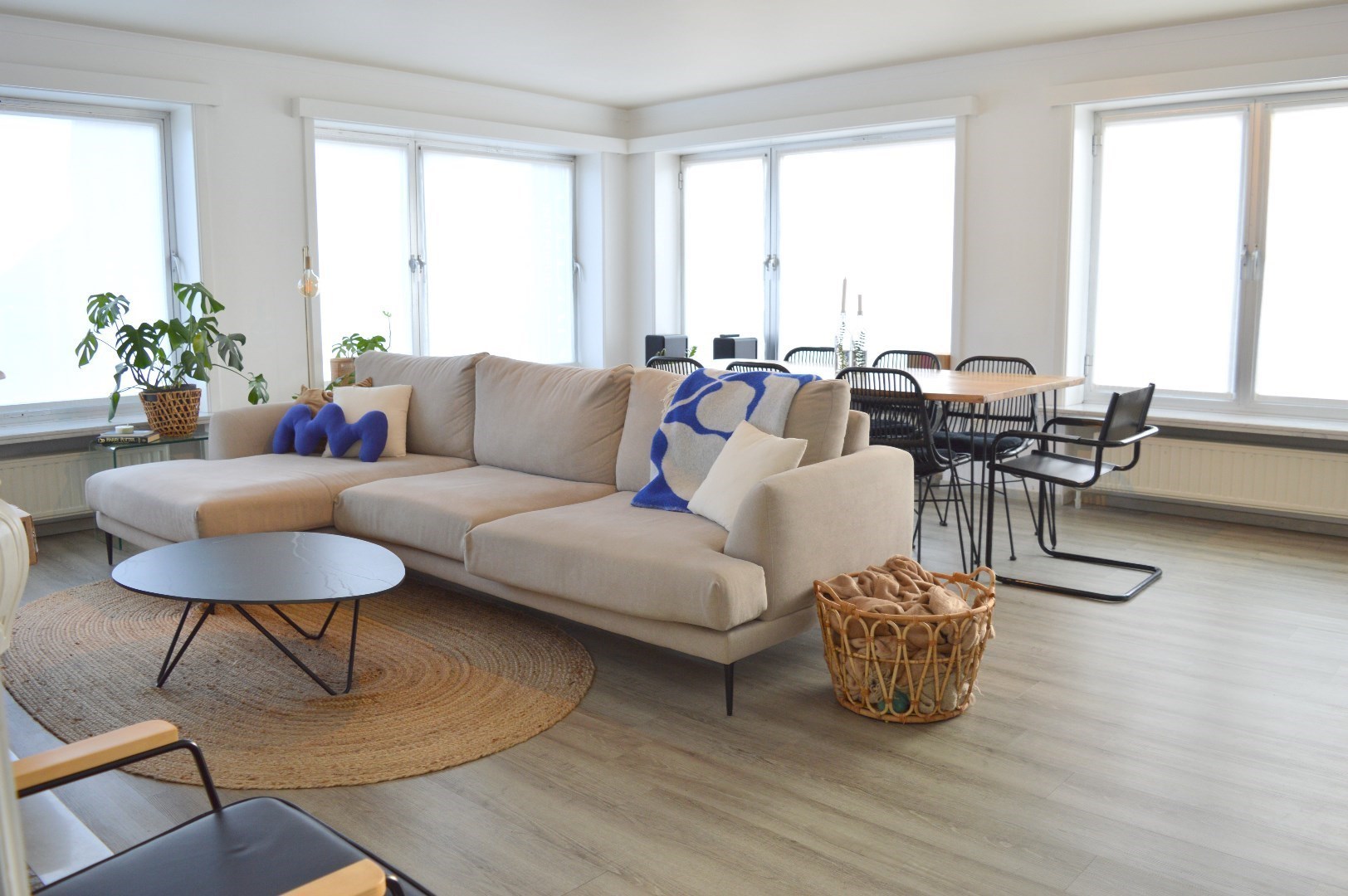 Vernieuwd 2 slaapkamer appartement in het centrum van Gullegem - foto 2