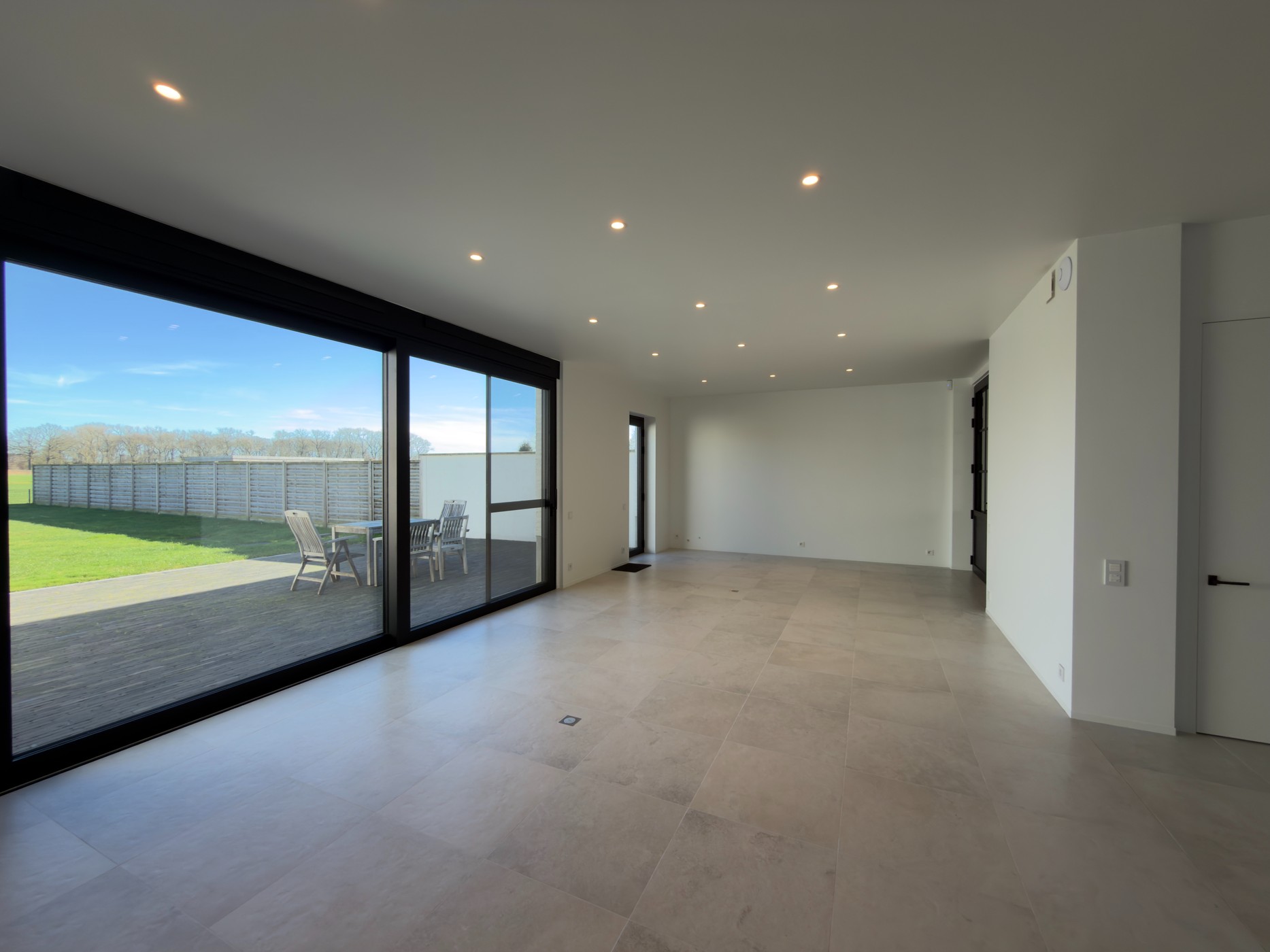 Multifunctioneel gelijkvloers van 95m² met ruim appartement te Nazareth - foto 5