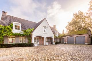 Instapklare villa met zwembad en poolhouseBent u op zoek naar een instapklare woning in het groen?Dan is deze villa ongetwijfeld interessant voor...