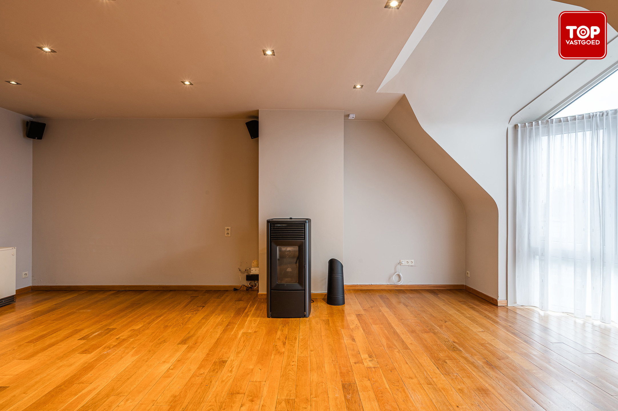 Instapklaar 2 slaapkamer appartement met garage in kleinschalig gebouw - foto 2