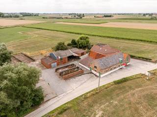 In een rustige straat, omringd door weidse landelijke zichten, bevindt zich deze charmante hoeve — een unieke kans voor wie droomt van een...