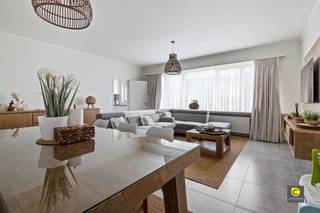 Instapklaar 3 slaapkamer appartement met terras!Met veel toewijding werd dit prachtig appartement doorheen de jaren kwalitatief en smaakvol...