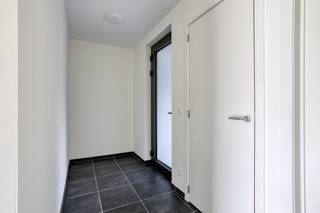 Cet appartement neuf à Lennik est idéalement situé à proximité du centre, avec commerces et restaurants à portée de main. Construit en 2020 et...