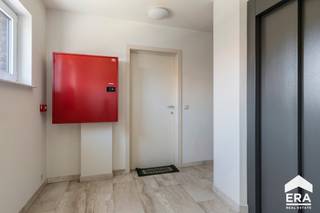 <p>Lichtrijk en ruim (97m²) appartement te koop in Mol!</p>

<p><strong>Mol-Centrum: Instapklaar en energiezuinig 2-slaapkamerappartement met kelderberging en garagebox.</strong></p>

<p> </p>

<p><span>Bent u op zoek naar een verzorgd en instapklaar appartement op een aangename locatie in Mol? Dan is dit lichtrijke en ruime appartement aan de Gasstraat 32 zeker een bezoek waard. Het appartement wordt momenteel verhuurd en is dus ook geschikt als investering! Het appartement is gelegen in een rustige straat op wandelafstand van Mol-Centrum. Winkels, scholen, openbaar vervoer en andere dagelijkse voorzieningen bevinden zich op korte afstand.  Ook op vlak van parkeren is er aan comfort gedacht dankzij de aanwezige garagebox.</span></p>

<p> </p>

<p><strong>Troeven van dit appartement</strong></p>

<ul><li>Geschikt als investering! Huidige huurprijs = €825,- per maand (incl. €85 gemeenschappelijke kosten)</li><li>Lift aanwezig</li><li>Inclusief kelderberging en garagebox</li><li>Lichtrijk, ruim (97m²) en 2 slaapkamers</li><li>EPC B &amp;amp; conforme elektrische installatie</li><li>Heel gunstige ligging nabij Mol-Centrum in een rustige straat</li><li>Terras met W-oriëntatie</li><li>Asbestvrij</li></ul>

<p>Indeling: zie plannen in bijlagen.</p>