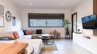 Een prachtige, recente halfopen bebouwing van slechts 3 jaar oud. Deze instapklare woning biedt modern comfort, een praktische indeling en...