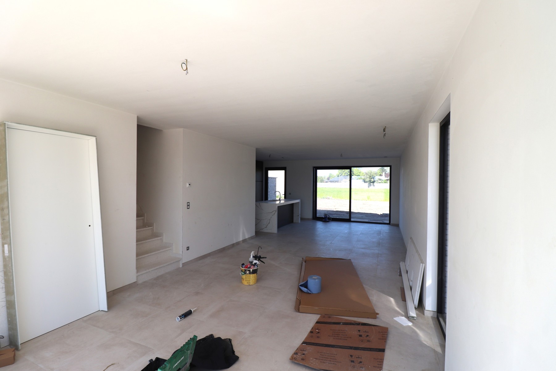 Energiezuinige nieuwbouwwoning met 4 slaapkamers, terras tuin en carport. - foto 2