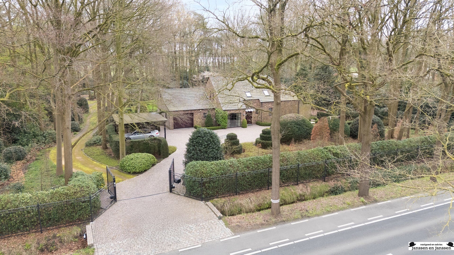 Karaktervolle villa op aan de Bredabaan te Gooreind - foto 1