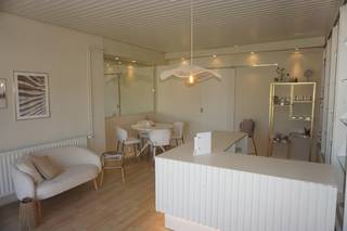 In 2020 volledige gerenoveerd bedrijfspand met een totale oppervlakte van circa 65 m² gelegen aan de rand van de gezellig dorpskern van Baarle...