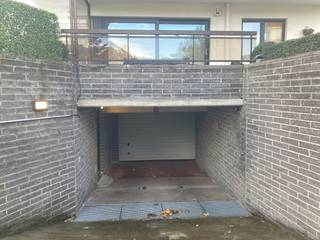 Ideaal gelegen dubbele garagebox te koop in de residentie Les Ardennes, op de hoek van de Julius Sabbelaan en de Bayauxlaan, op slechts enkele...