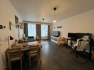 Het appartement bevindt zich in het centrum van Ieper op wandelafstand van de Grote Markt, scholen, openbaar vervoer, lokale handelaars... en...