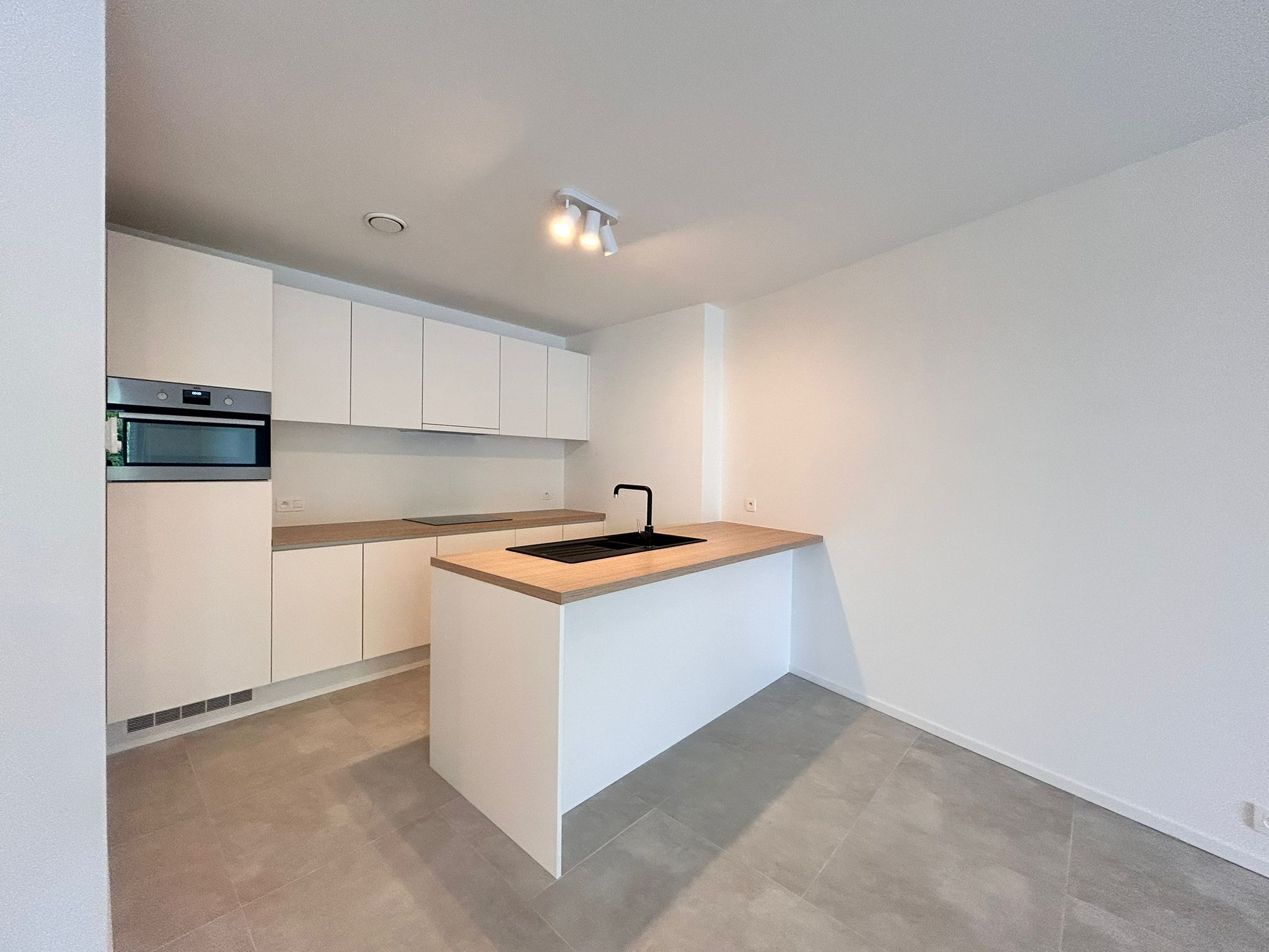 Ruim instapklaar appartement met 2 slaapkamers op toplocatie in Diksmuide te koop! - foto 3