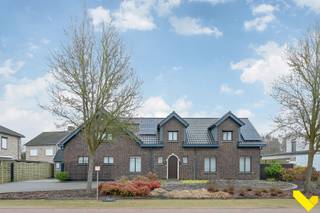 Instapklare, ruime gezinswoning met 3 volwaardige slaapkamersOp zoek naar een woning waar ruimte, functionaliteit en comfort hand in hand gaan? Dan...