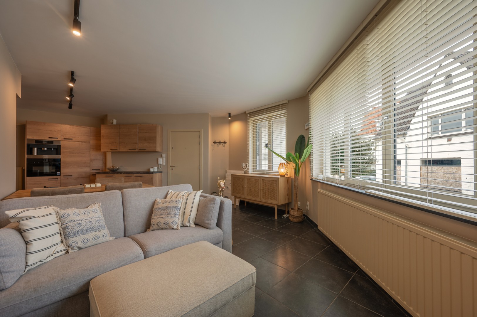 Prachtig gelijkvloersappartement met 2 slaapkamers op toplocatie in Duinbergen! - photo 2