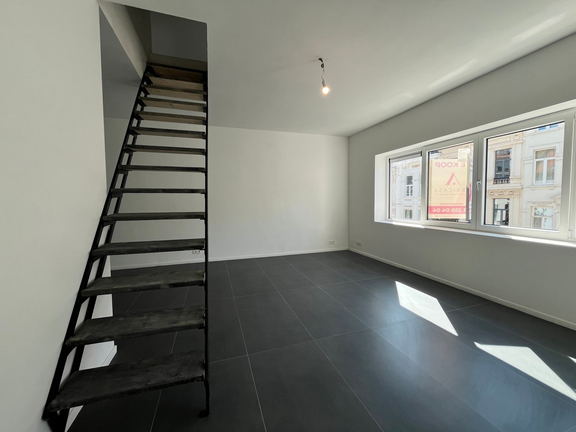 Grondig gerenoveerd pand met 3 vergunde appartementen - gelegen nabij de Troonplaats! - foto 4