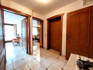 Deze ruime gezinswoning is rustig gelegen op wandelafstand van het strand in de dichte nabijheid van winkels en openbaar vervoer.Grondoppervlakte van...