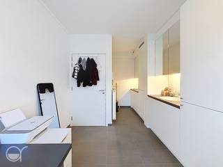 Deze moderne studentenunit is gelegen in de Vlasgaardstraat 60 te Gent, op een centrale en strategische locatie op fietsafstand van verschillende faculteiten van de Universiteit Gent en diverse hogescholen. Dankzij de uitstekende ligging vormt deze unit een interessante opportuniteit voor ouders van studerende kinderen, maar ook voor investeerders die op zoek zijn naar een verhuurinvestering in de Gentse studentenmarkt.<br /><br />Het studentengebouw is praktisch en eigentijds ingericht. De gemeenschappelijke delen beschikken over sanitaire voorzieningen, toiletten, keukens en een fietsenstalling, waardoor de bewoners kunnen genieten van alle nodige faciliteiten binnen het gebouw.<br /><br />Er is een gemeenschappelijke tuin en overdekte fietsenstalling aanwezig, afgesloten met een automatische poort met toegangscode.<br /><br />De studio wordt momenteel verhuurd aan € 496,49 per maand en biedt hierdoor een onmiddellijke verhuuropbrengst voor de nieuwe eigenaar. De combinatie van de centrale ligging, de nabijheid van onderwijsinstellingen en de huidige verhuur maakt dit een interessante investering in studentenhuisvesting in Gent.<br /><br />Wenst u meer info en/of een bezoek? Contacteer dan Benjamin De Wit of Philippe Claesens (0473970880 / 0474823144 - benjamin@rosseel.be / philippe@rosseel.be)
