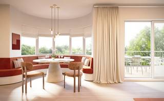 Gelegen op een lichte helling, op een steenworp van het iconische La Réserve Hotel en het casino van Knokke, biedt deze karaktervolle villa een uitzonderlijke kans voor wie op zoek is naar een exclusieve eigendom aan de Belgische kust.<br /><br />De woning beschikt over een royale bewoonbare oppervlakte, verspreid over drie bouwlagen en een ruim dakterras. Dit alles omringd door een zonnige, zuidgerichte tuin die volledige privacy en rust garandeert – ideaal om te ontspannen in alle luxe.<br /><br />De vermelde vraagprijs betreft de villa in haar huidige staat. De toegevoegde renders dienen ter inspiratie en illustreren het potentieel van de woning, in functie van een vergunningsaanvraag die momenteel in behandeling is. Hierdoor krijgt de toekomstige eigenaar de unieke mogelijkheid om de villa volledig naar eigen smaak en wensen in te richten en te renoveren.<br /><br />Dankzij de uitzonderlijke ligging én de flexibiliteit qua inrichting is dit een unieke opportuniteit voor wie droomt van een tweede verblijf of vaste woonst in een van de meest prestigieuze buurten van Knokke.<br /><br />Meer weten of een bezoek plannen?<br />Neem gerust contact met ons op – zulke opportuniteiten komen zelden op de markt.<br /><br />Aarzel niet om ons te contacteren voor meer info: tel. : 050 62 44 14 of via Knokke@immax.be