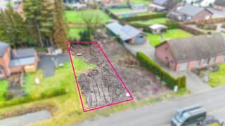 Rustig gelegen bouwperceel met vergunde plannen – onmiddellijk bouwklaarIn de Vloosstraat te Leopoldsburg vinden we deze bouwgrond voor halfopen...
