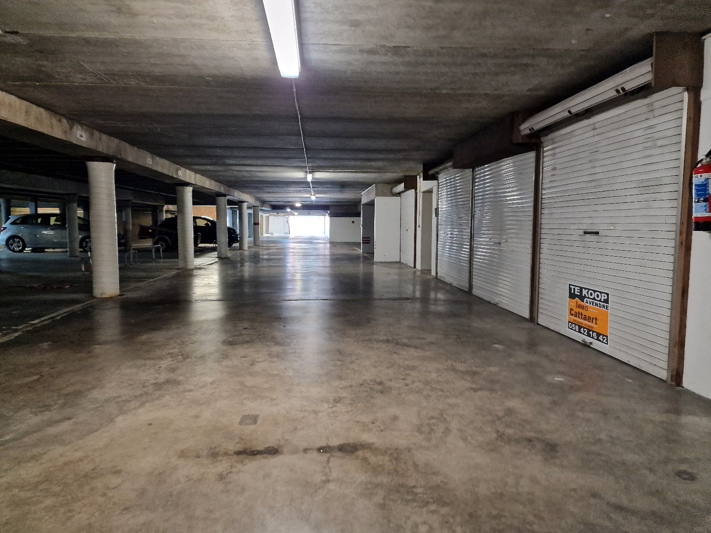 GARAGEBOX 12 TE KOOP GELEGEN ONDER DE RESIDENTIES "WESTLAND &amp; WELLINGTON" VLAKBIJ DE LEOPOLD I ESPLANADE TE DE PANNE - foto 4