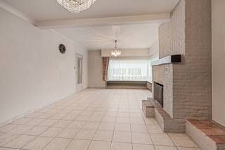 Deze gelijkvloerse woning met 3 slaapkamers, is gelegen in een rustige straat te Dessel op fietsafstand van het centrum.De woning is gelegen op een...