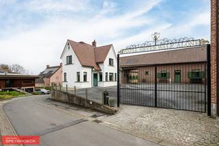 TE KOOP  –  GAVERE  Semmerzake aan de Sint Pietersstraat 8Zeer centraal gelegen halfopen bebouwing GAVERE  Semmerzake aan de Sint Pietersstraat 8 op...