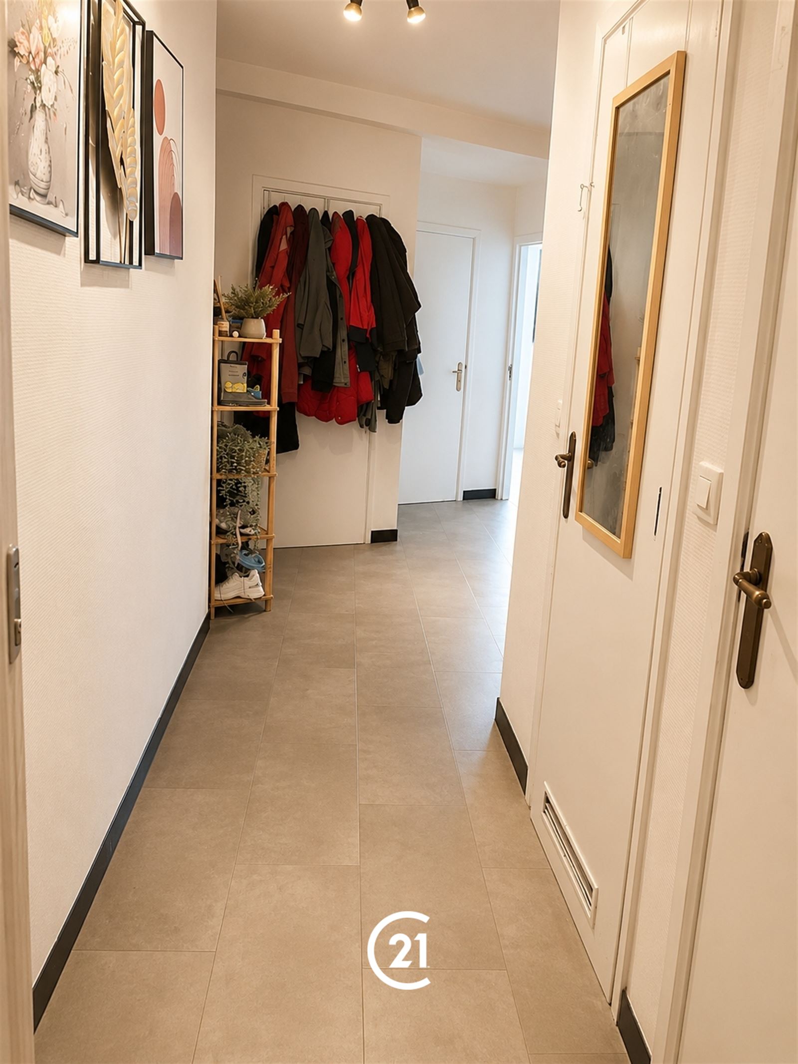 Lichtrijk appartement van 75 m² met balkon en kelder – Topligging in Jette - foto 4