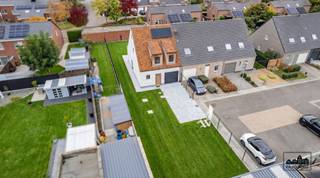 ! Eindejaarsactie: bij aankoop van deze woning wordt de volledige verlichting t.w.v. € 12.000,00 voorzien!*Ontdek deze stijlvolle halfopen...