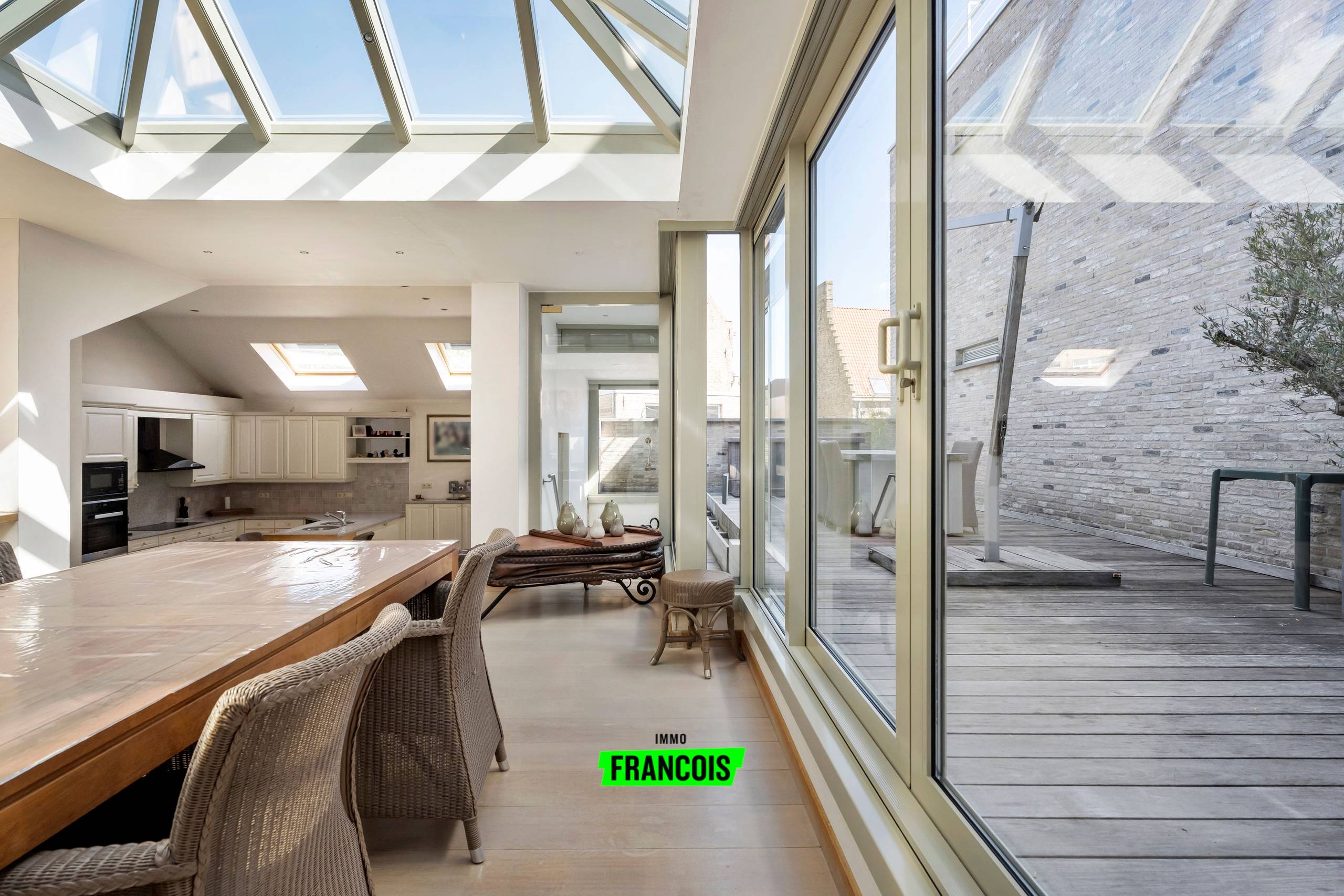 Ruim appartement met stadsterras op toplocatie in Diksmuide te koop - foto 5