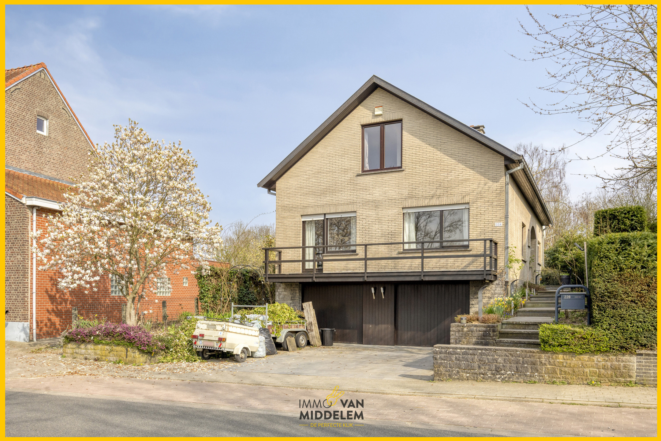 RUIME WONING MET 6 KAMERS EN GROTE TUIN - foto 1