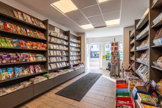 Vennootschap te koop: handelfonds incl. vastgoedGoed draaiende krantenwinkel te Brecht (Sint-Lenaarts).Ontdek deze charmante handelswoning met veel...