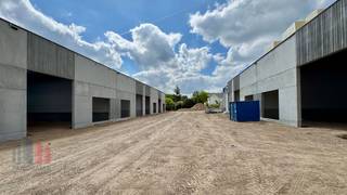 Nieuwbouw KMO-unit met een oppervlakte van 346 m² te koop met een fantastische ligging langs de commerciële Brusselbaan te Hekelgem (Affligem). De...