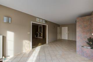 UITZONDERLIJK RUIME WONING MET 5 SLAAPKAMERS EN ONDERHOUDSVRIENDELIJKE TUIN TE MOPERTINGEN Deze ruime woning vinden we terug aan de Redemptiestraat...