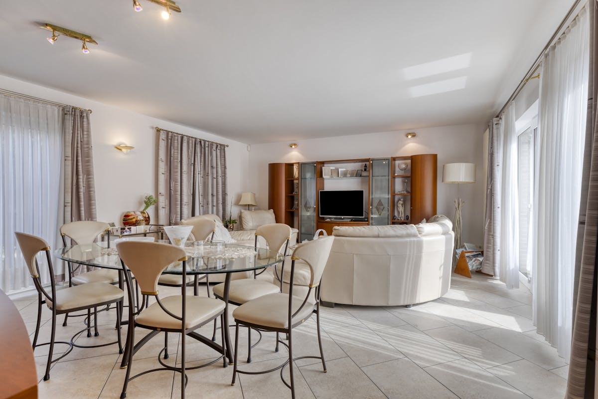 Charming four-façade house on 5a19ca within walking distance of the center of Strombeek - photo 4