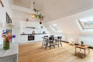 Wonen in de Provinciestraat betekent leven in het hart van de stad, waar alles binnen handbereik ligt en het dagelijks leven zich voor je...