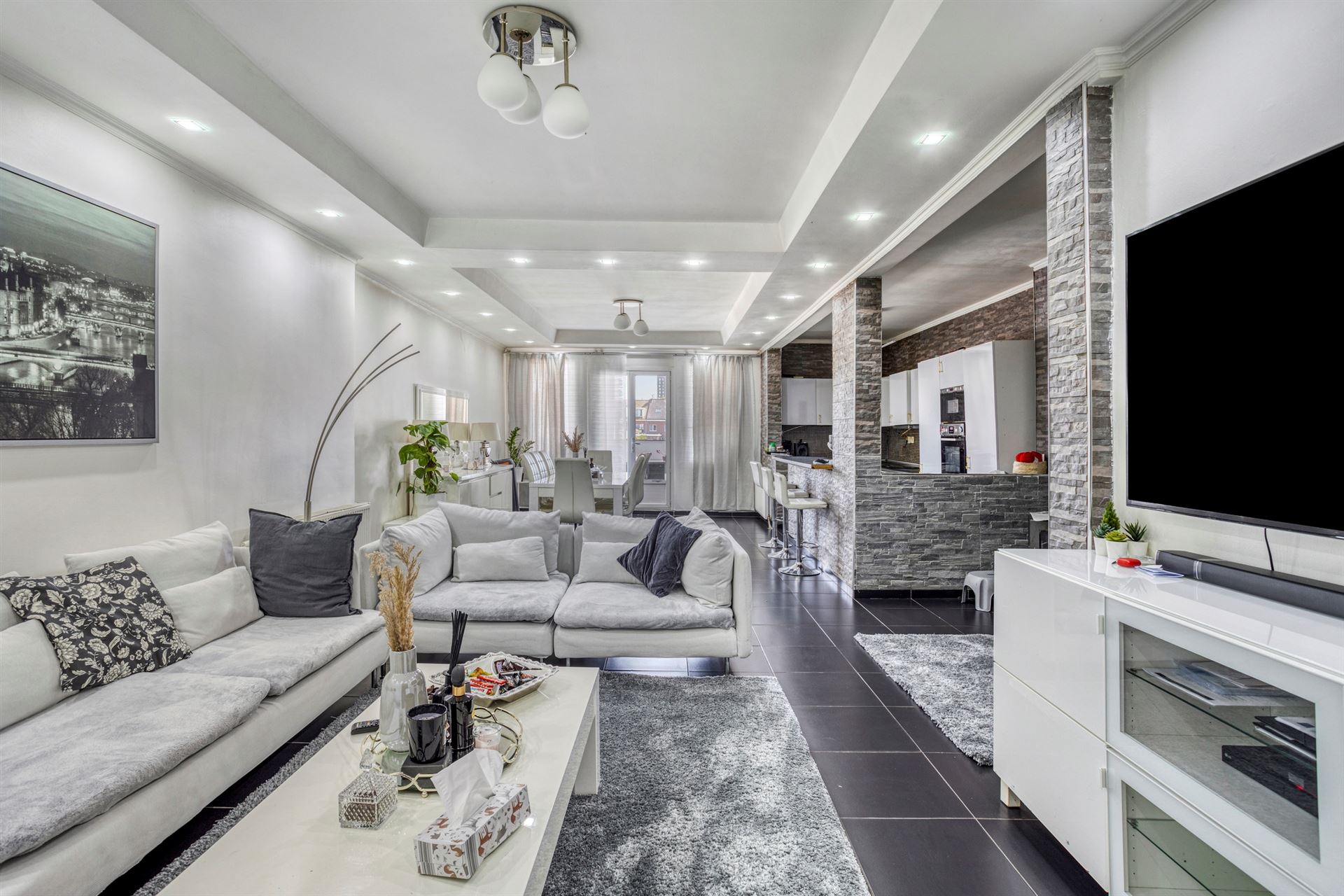 Zeer grote woning met tuin en 6 slpks - foto 2