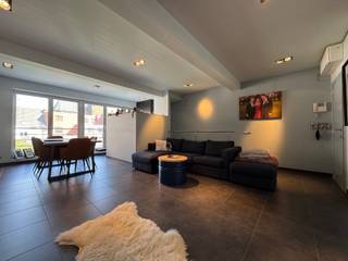 Prachtig duplex appartement in loftstijl van 150m2 op de eerste verdieping in een gebouw met lift! Dit appartement bestaat uit een inkomhal,...