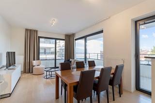 EVERE: Stijlvol en lichtrijk 2-slaapkamer hoekappartement met berging en overdekte staanplaats, gelegen in de onmiddellijke omgeving van NATO...