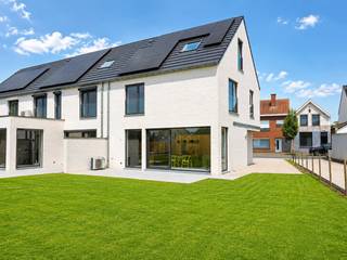 Nieuwbouwwoning met terras en grote aangelegde tuin, gelegen in het woonproject Lijstergalm in Kuurne.De woning, die volledig geschilderd is, kom je...
