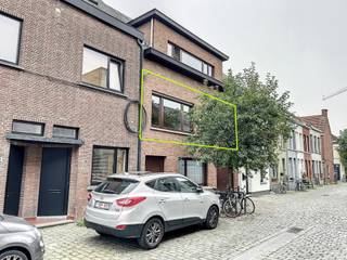 Ruim, gezellig en lichtrijk 2-slaapkamer appartement op de eerste verdieping van een kleinschalig appartementsblokje. Gelegen in 't Looks, met...