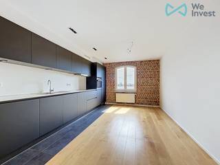 <p><span>Email: </span><span>clara.ja@weinvest.be</span><span> / Tel.: +32 456 12 69 85</span></p>
<p><span>We Invest is pleased to offer this charming and very bright two-bedroom apartment, located on the 3rd floor of a building at 155 Quai des Usines, 1000 Brussels.</span></p>
<p><span>This apartment is part of the Utopia by Godin project, a complete renovation of the iconic Laeken Familistère, located right next to Docks Bruxsel. The apartment features high-quality finishes and plenty of character. It is composed as follows: entrance hall with guest toilet, spacious living room with a fully equipped open kitchen, one bedroom of 16 m², one bedroom of 9 m², and a bathroom. The apartment also includes a cellar and a double-flow ventilation system.</span></p>
<p><span>Very easy access to all parts of the city: the Ring is only 10 minutes away by car, and Rogier can be reached in 12 minutes by tram.</span></p>
<p>Rent: €1250/month<br />Optional parking spot: 100€<br />Charges: €150/month (common charges, heating, and hot water)<br />EPC: C</p>
<p><span>For more exclusive properties, visit </span><span>www.weinvest.be</span><span>.</span></p>