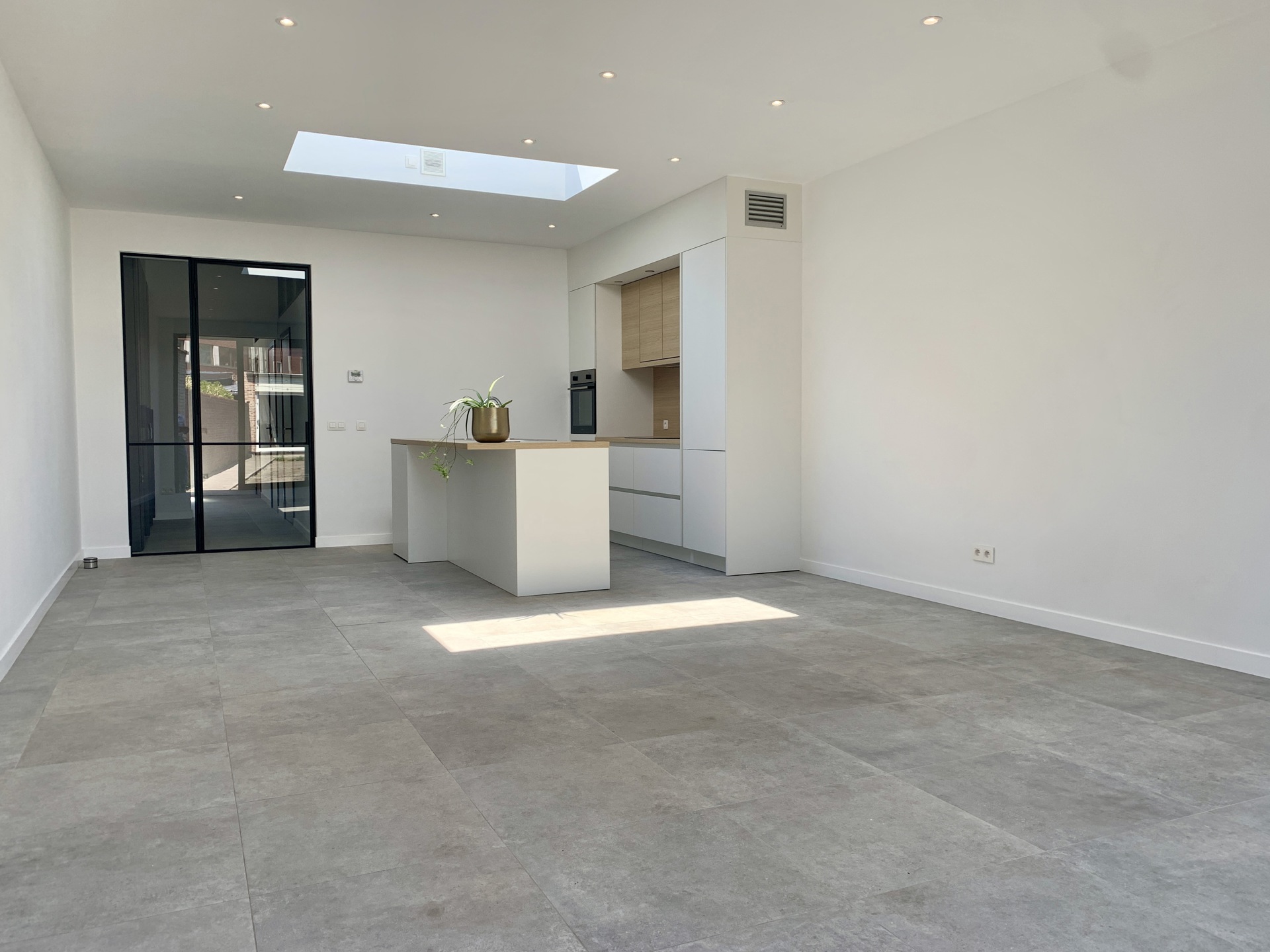 Gerenoveerde charmante rijwoning met 3 slaapkamers. - foto 4