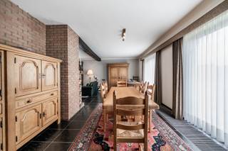 PLUSPUNTEN:+ 3 slaapkamers+ Rustige omgeving+ Gelijkvloers wonen+ Vlotte bereikbaarheidHoewel deze open bebouwing gelegen is in een rustige...