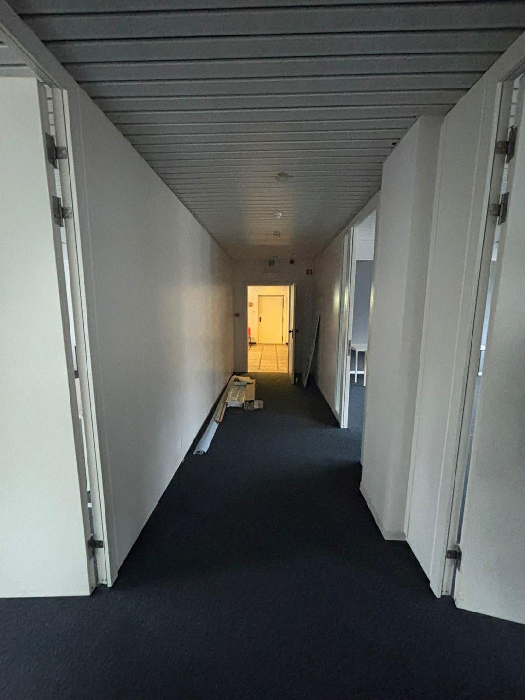 Commercial for rent in Lasne-Chapelle-Saint-Lambert - photo 4