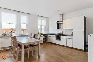 Op een uitstekende locatie te Lier bevindt zich dit éénslaapkamer-appartement met terras. Het appartement bevindt zich op wandelafstand...