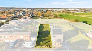 Bent u op zoek naar een bouwgrond in een rustige, landelijke omgeving met een vlotte snelwegverbinding? Dan is dit perceel van 825 m²...