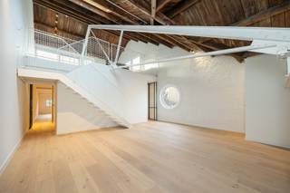 Iconische loft aan het begeerde Eilandje.Wonen met karakter in een industriële setting op een toplocatie.Welkom in deze uitzonderlijke, volledig...