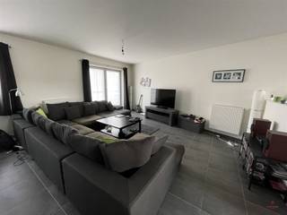 Recent 2-slaapkamerappartement met garage nabij UZ GentDit leuk appartement is gelegen op de eerste verdieping van een kleine residentie, dicht bij...